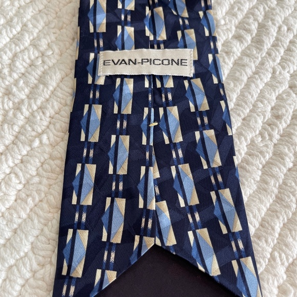 Evan Picone 100% Silk Blue Geometric Necktie 57 inch Length - Picture 3 of 5